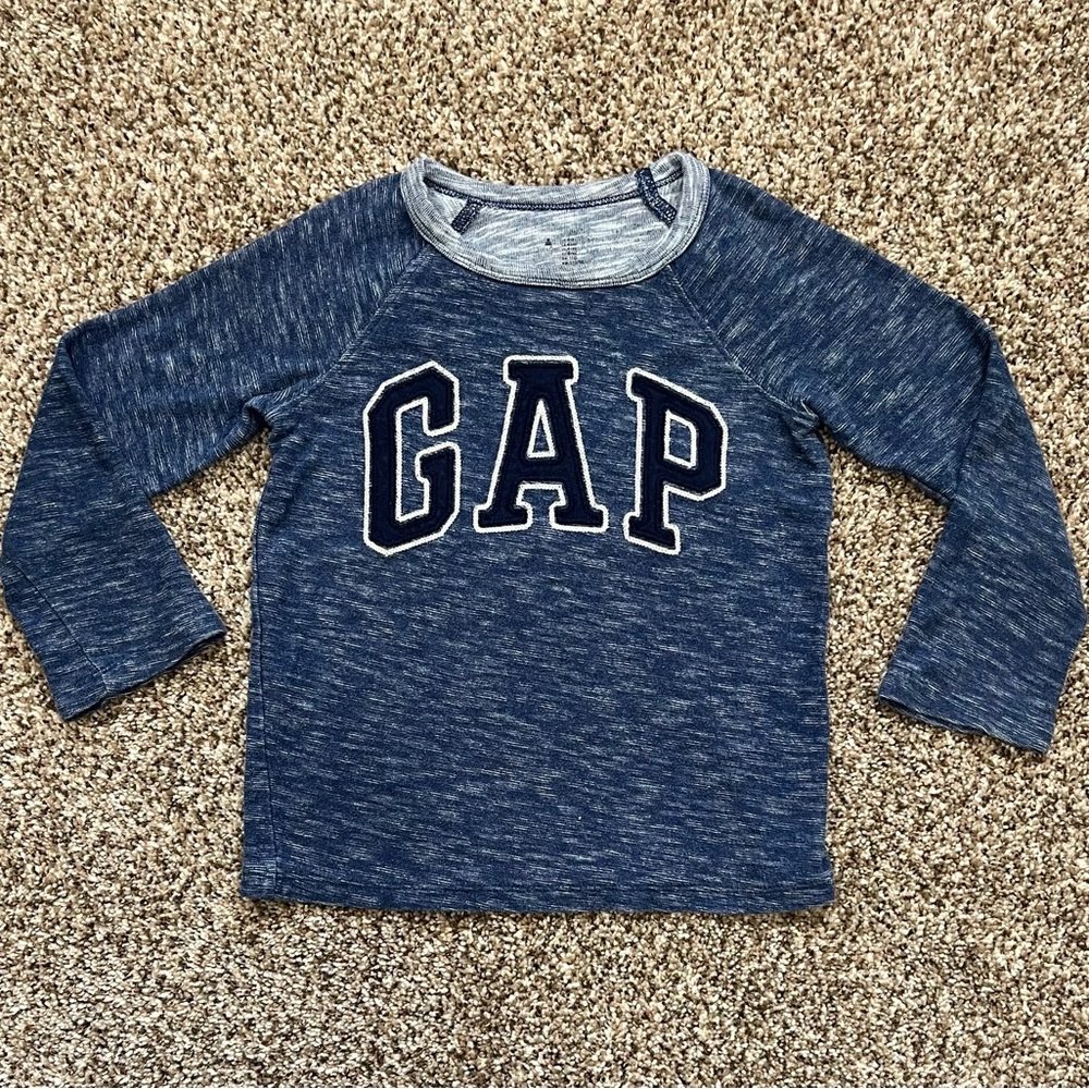 GAP Long Sleeve Tshirt